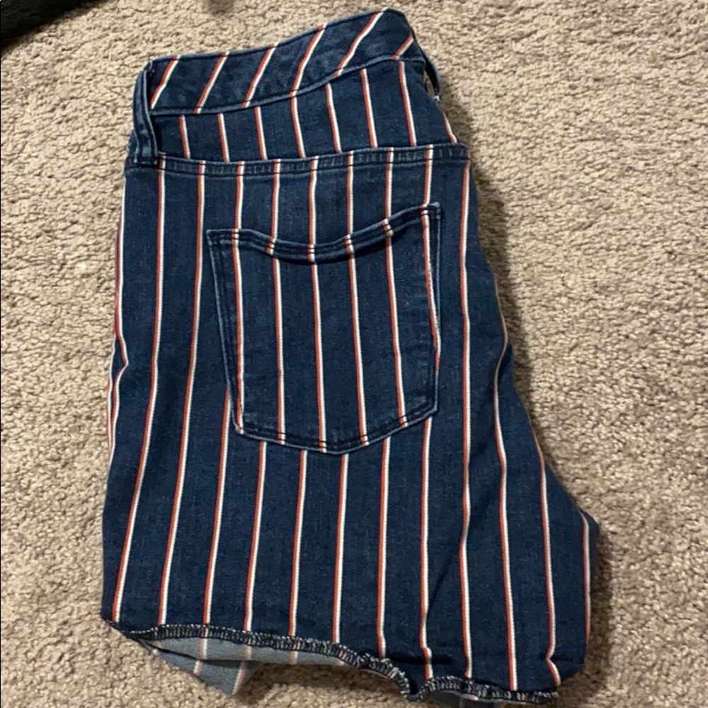Universal Thread Shorts - Picture 2 of 2